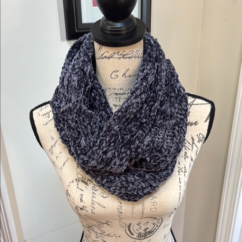 Blue Gray Knit Infinity Scarf Chenille from American Eagle Outfitters AEO  🦅